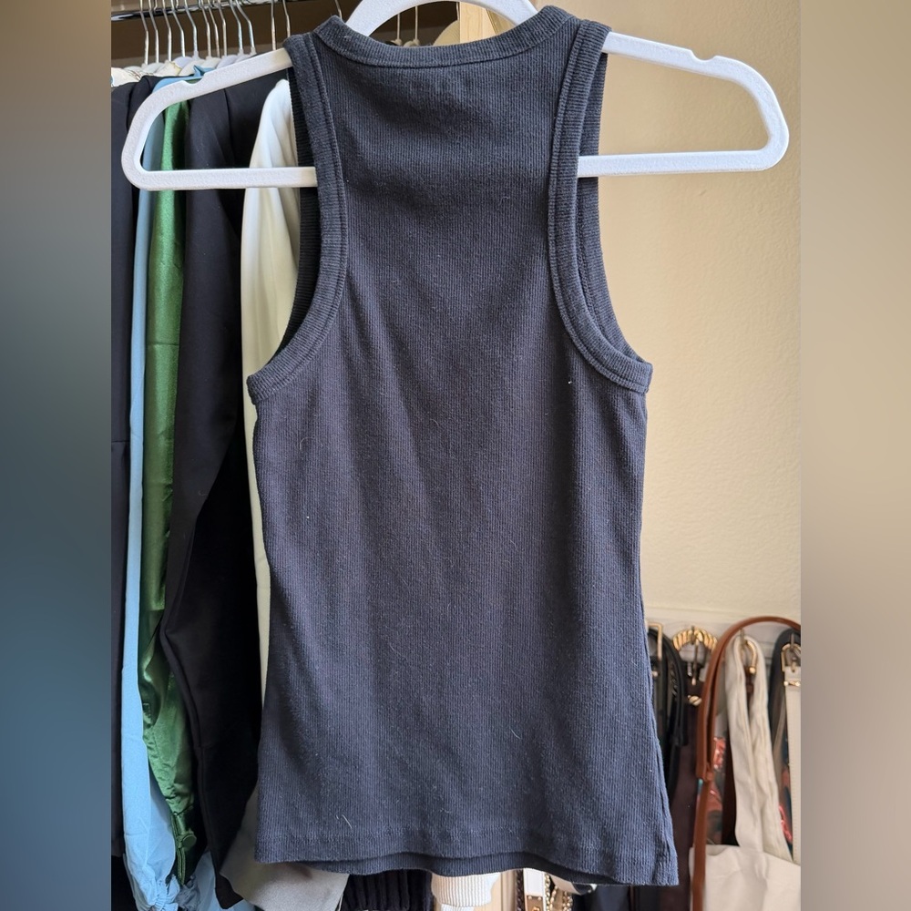 Black Essential Tuckable High-Neck Rib Tank - Picture 2 of 8